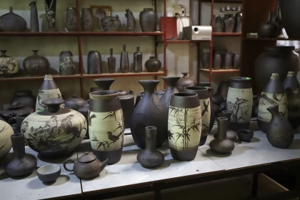 Hacia la sostenibilidad: Apoyar a las comunidades locales en las aldeas artesanales tradicionales de Vietnam.